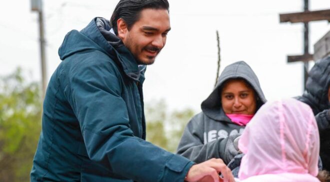 Inició Carlos Peña Ortiz Imparable Programa de Becas en visita casa por casa