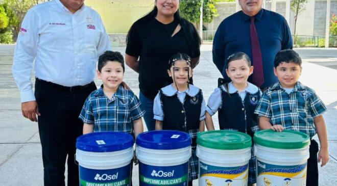 Pone Carlos De Anda ‘granito de arena’ por escuelas de Nuevo Laredo