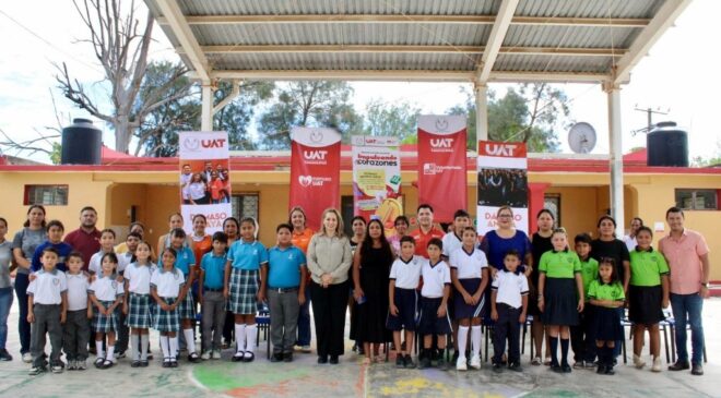 Entrega Familia UAT útiles escolares en escuelas primarias de Güémez y Ciudad Victoria